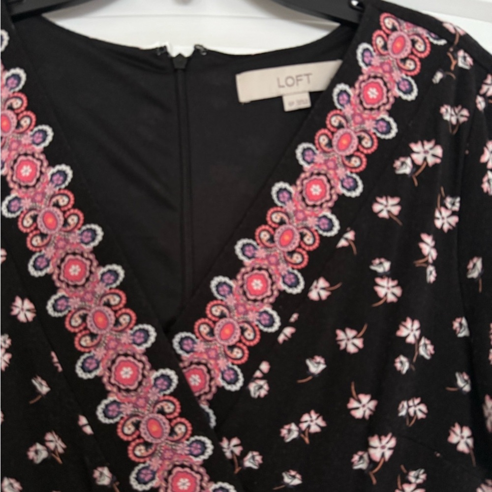 LOFT Floral Border V-Neck Wrap Dress Size 6P - Picture 5 of 6